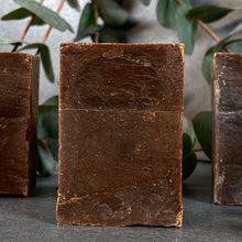 Lade das Bild in den Galerie-Viewer, Wacholderteer Seife